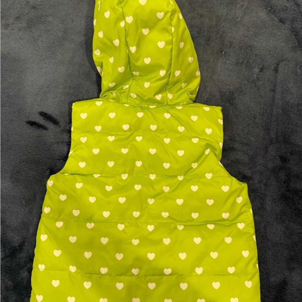 Gymboree Green and White Heart-spot Hooded Vest with fuzzy hood size 2t-3t